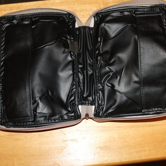 Mauve Taperstry and Leather Bible cover/carrier - Picture 4 of 6